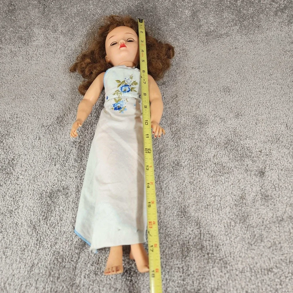 Ideal Doll VT-18 Vintage‎ 1950s Auburn Hair Sleep Eyes Blue Floral Gown 18 Inch